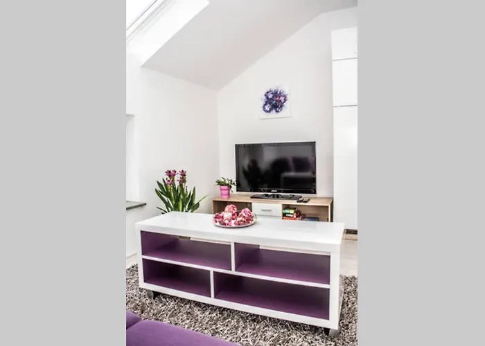 Appartamento Pouringraz Fuer Kunst- Und Tennisliebhaber *