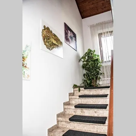 Appartement Pouringraz Fuer Kunst- Und Tennisliebhaber