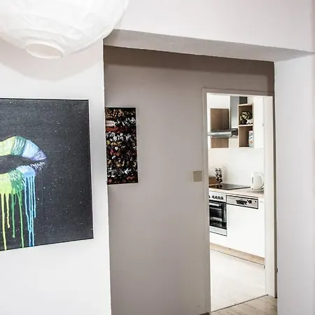 Pouringraz Fuer Kunst- Und Tennisliebhaber *