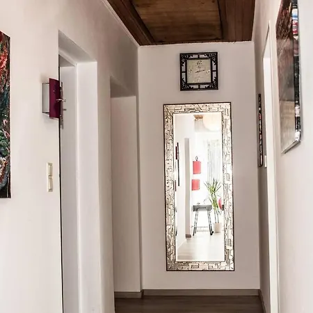 Pouringraz Fuer Kunst- Und Tennisliebhaber Appartement