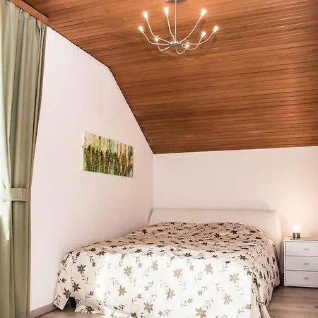 Appartement Pouringraz Fuer Kunst- Und Tennisliebhaber *