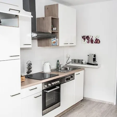 Pouringraz Fuer Kunst- Und Tennisliebhaber Štýrský Hradec