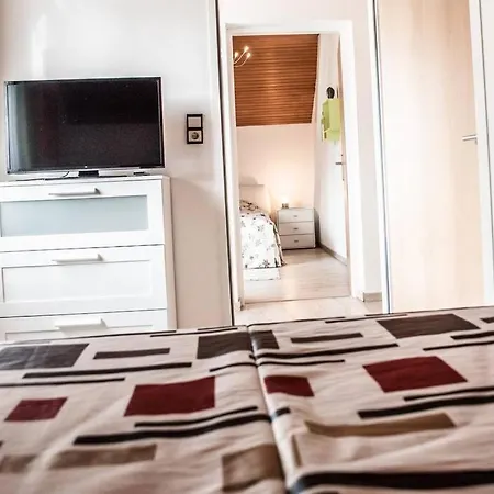 Pouringraz Fuer Kunst- Und Tennisliebhaber * Štýrský Hradec