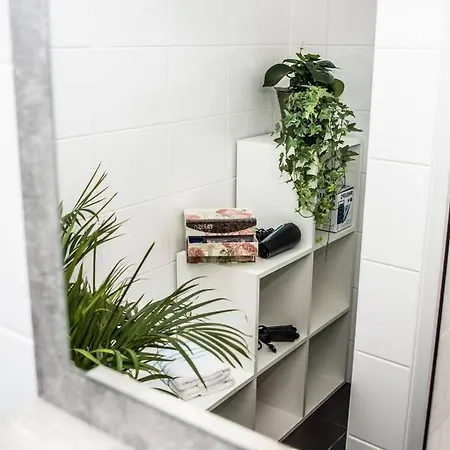 Pouringraz Fuer Kunst- Und Tennisliebhaber *