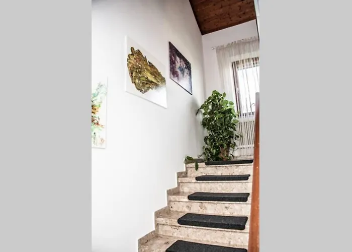 Apartament Pouringraz Fuer Kunst- Und Tennisliebhaber