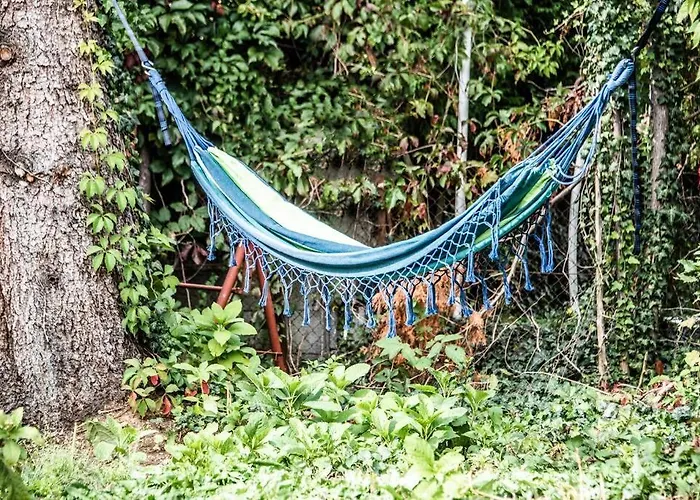 Apartment Pouringraz Fuer Kunst- Und Tennisliebhaber *