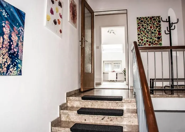 Pouringraz Fuer Kunst- Und Tennisliebhaber Apartment *