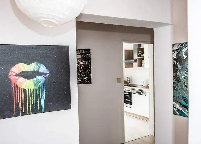 Pouringraz Fuer Kunst- Und Tennisliebhaber *