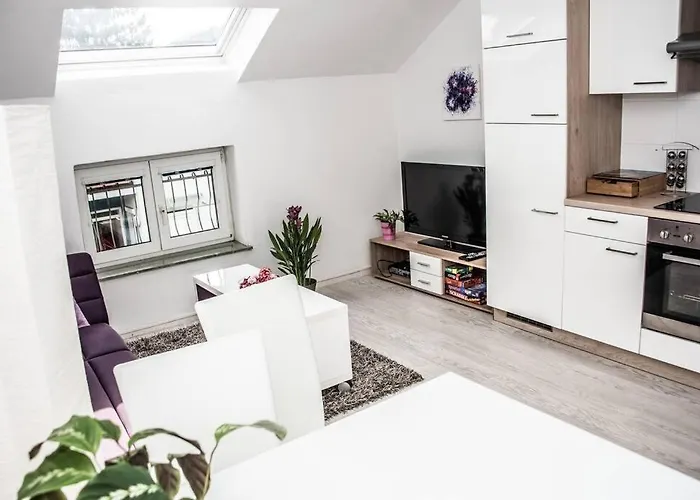 Pouringraz Für Kunst- Und Tennisliebhaber