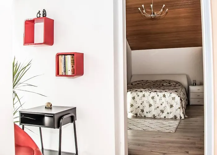 Pouringraz Fuer Kunst- Und Tennisliebhaber