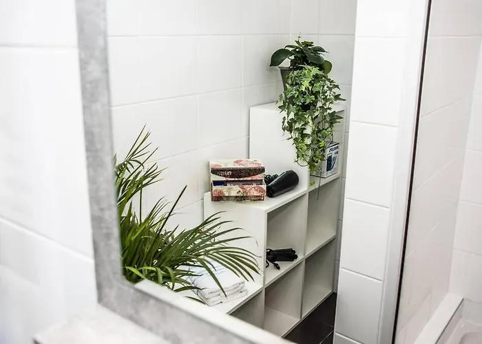 Pouringraz Fuer Kunst- Und Tennisliebhaber *